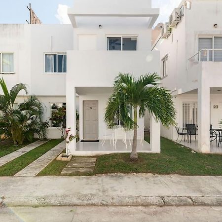 Micro Studio Perfect For Backpackers, Couples, 3 Min Drive To Playa El Nino Cancún Buitenkant foto