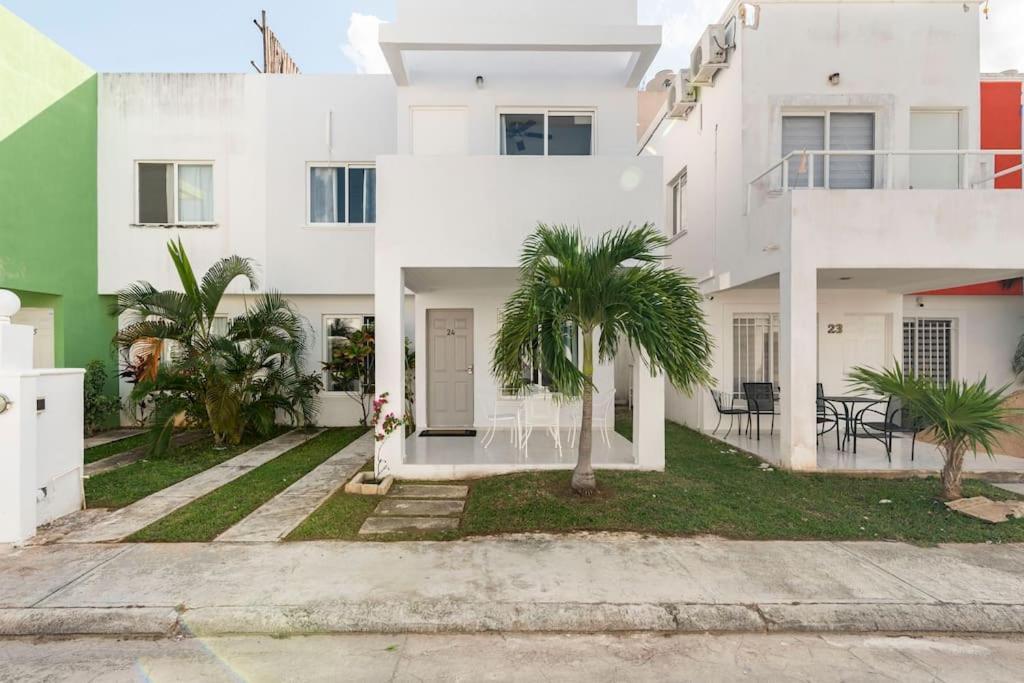 Micro Studio Perfect For Backpackers, Couples, 3 Min Drive To Playa El Nino Cancún Buitenkant foto