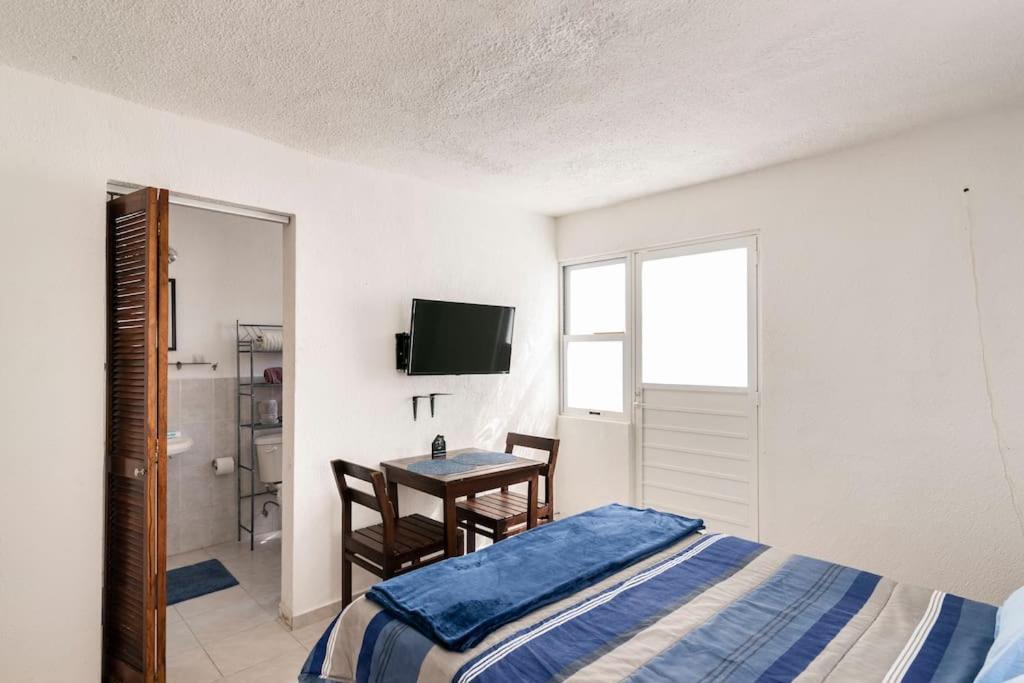 Micro Studio Perfect For Backpackers, Couples, 3 Min Drive To Playa El Nino Cancún Buitenkant foto
