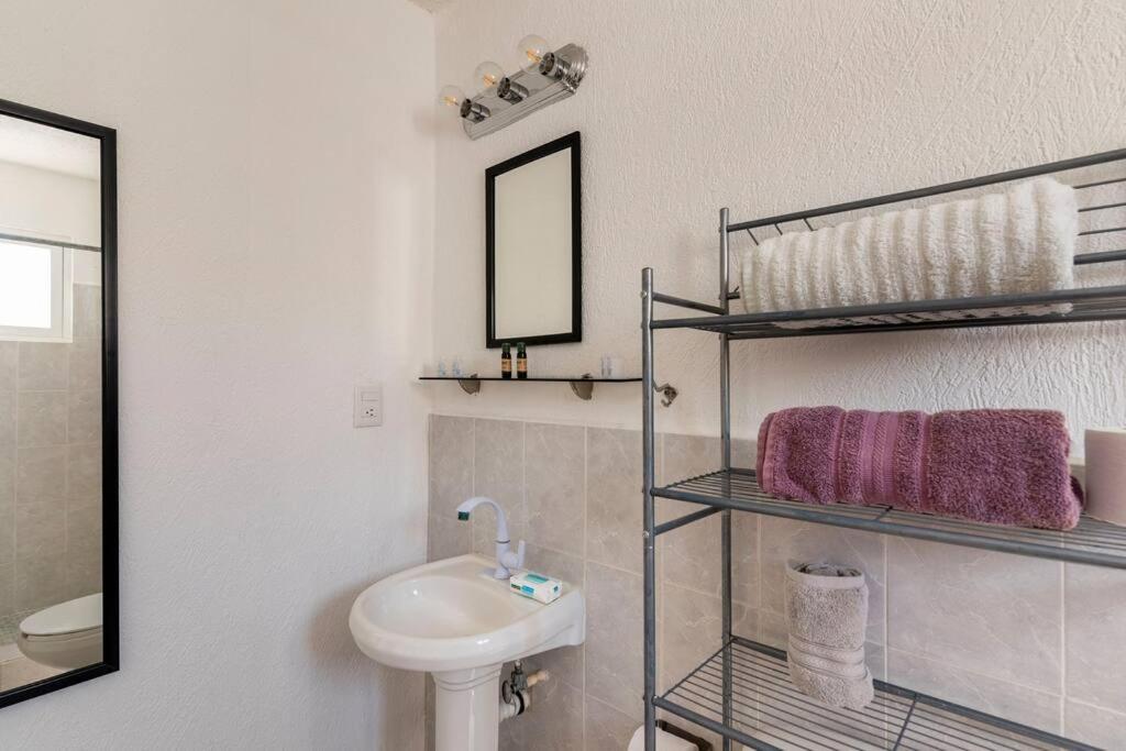 Micro Studio Perfect For Backpackers, Couples, 3 Min Drive To Playa El Nino Cancún Buitenkant foto
